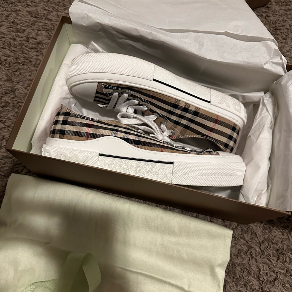 Burberry sneakers! Worn a handful of times and in very good condition!
